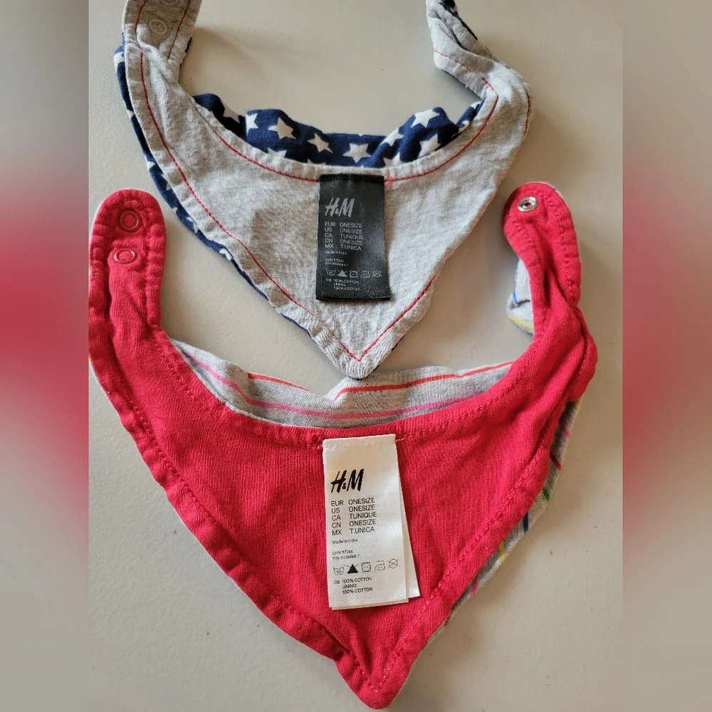 H&M infant Triangle bibs x2